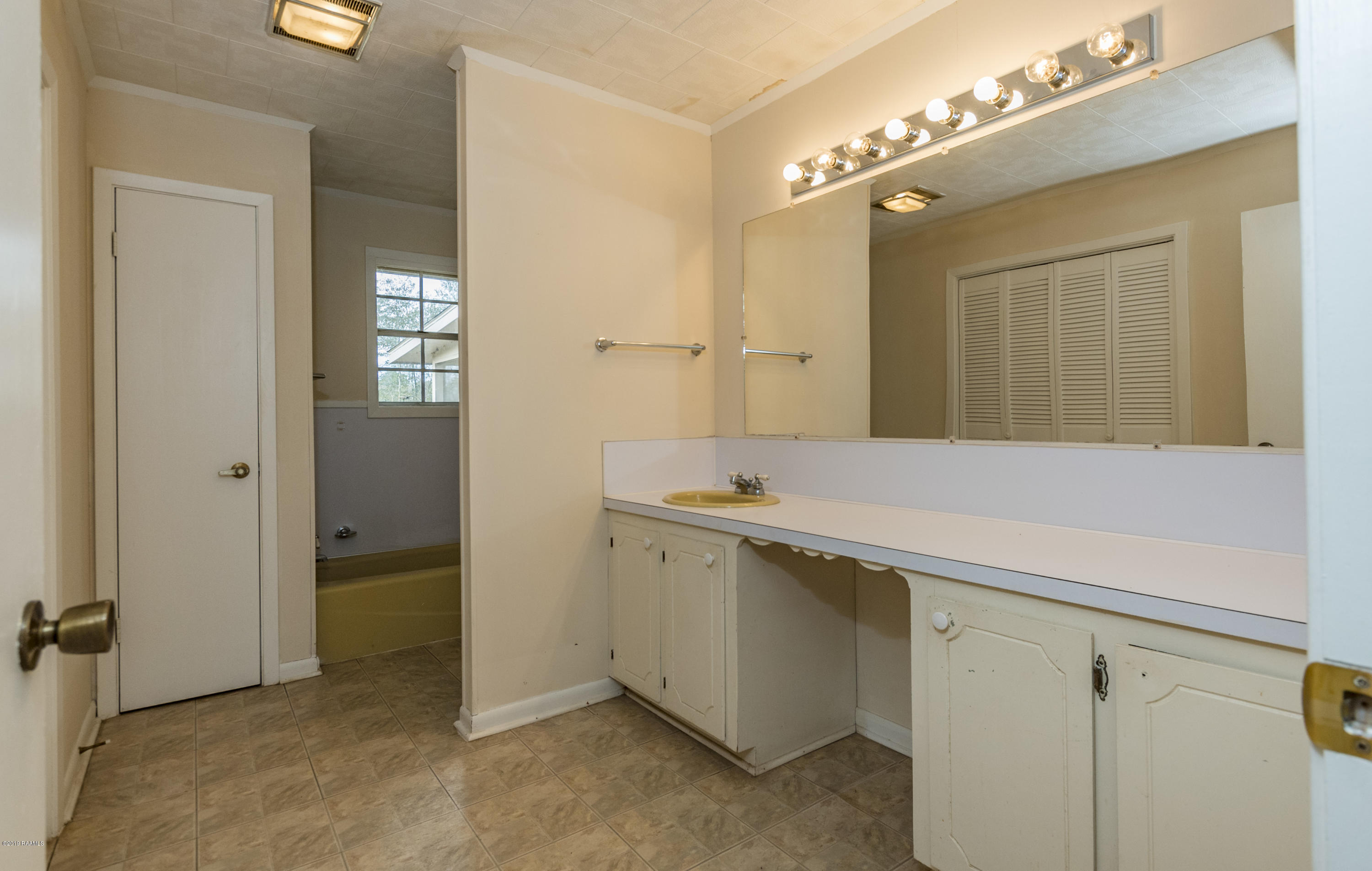 147 Lee Road Eunice, LA 70535 - Photo 18 of 32 Guest Bath 1