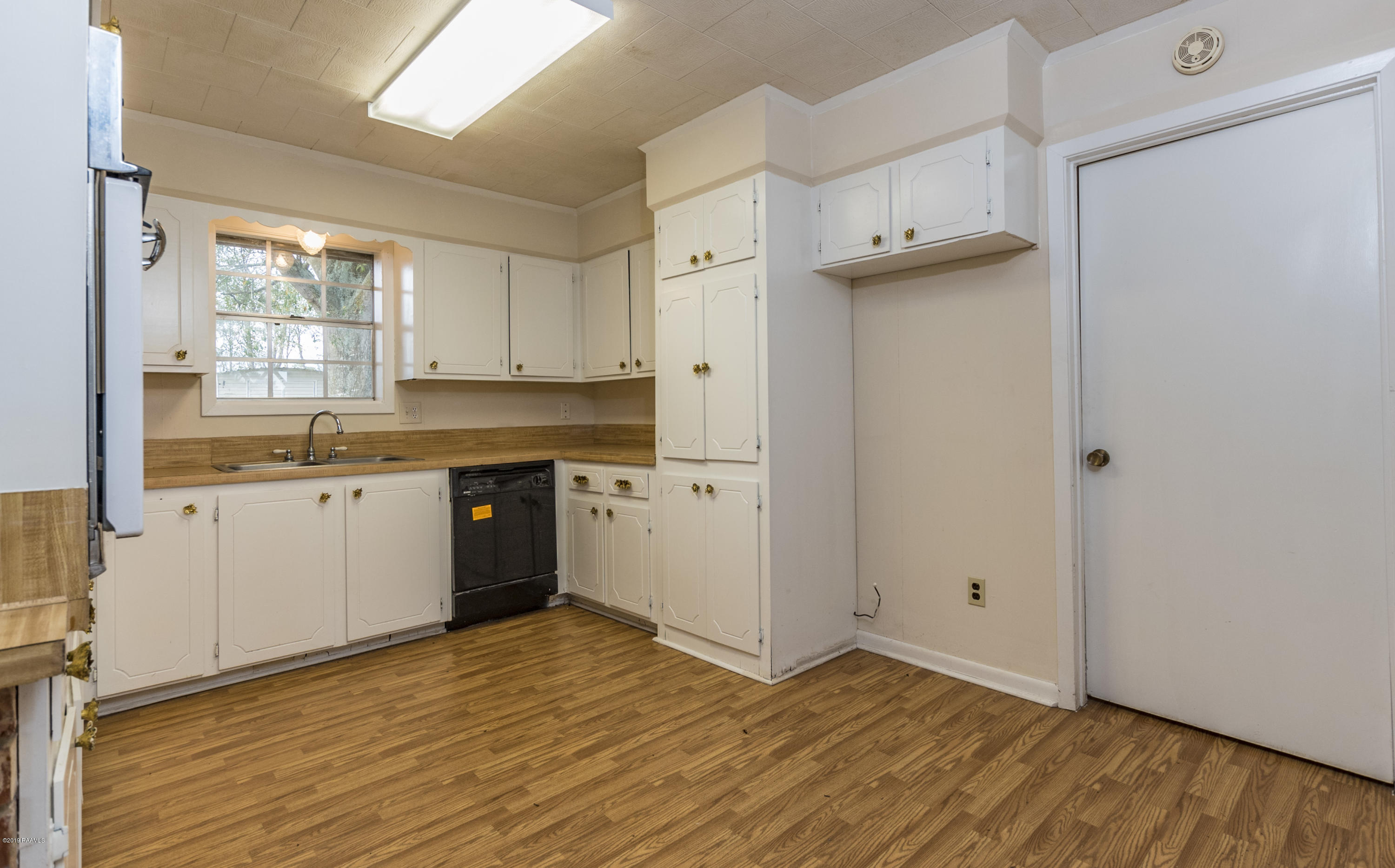 147 Lee Road Eunice, LA 70535 - Photo 19 of 32 Kitchen 2