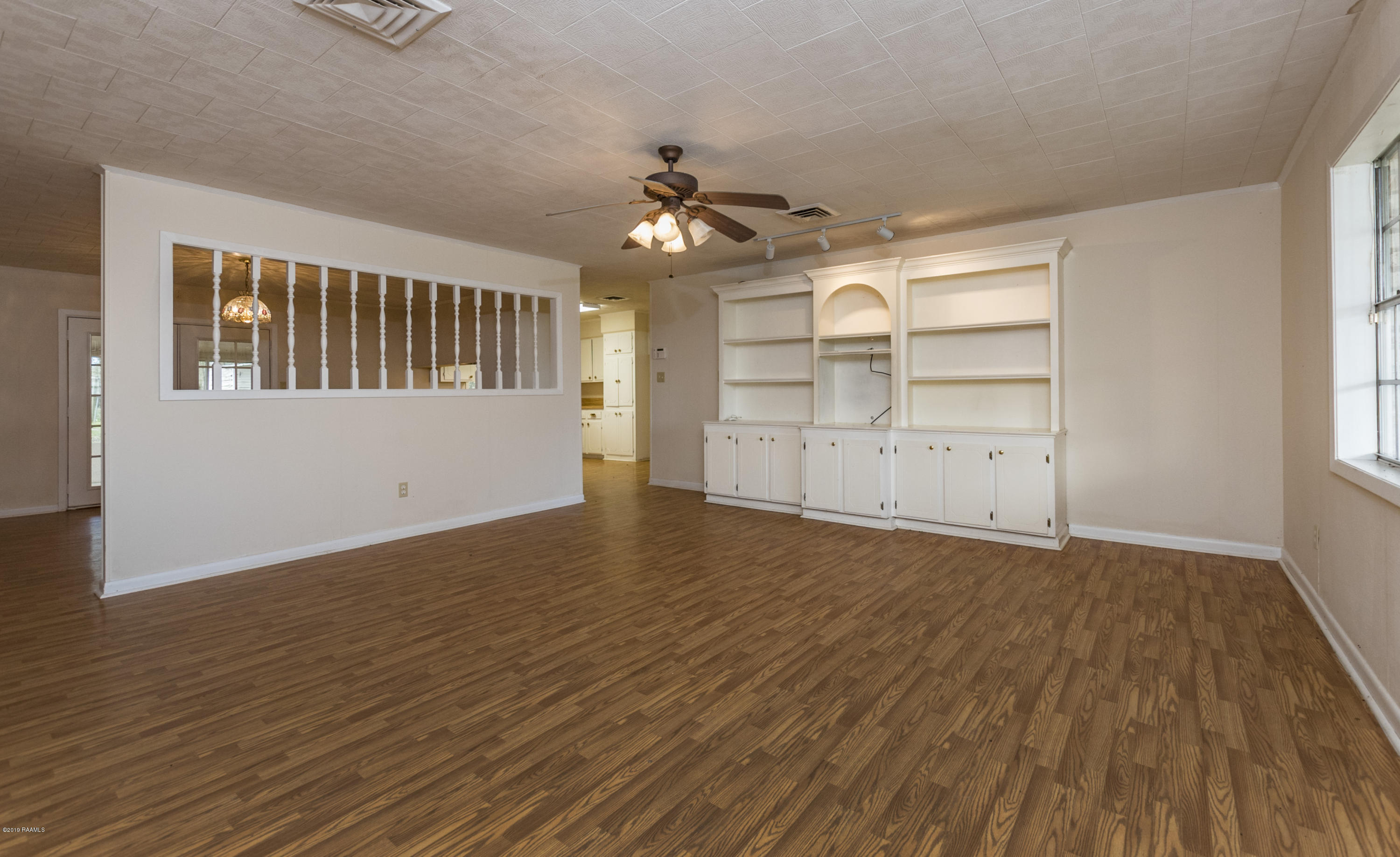 147 Lee Road Eunice, LA 70535 - Photo 23 of 32 Living Room 1