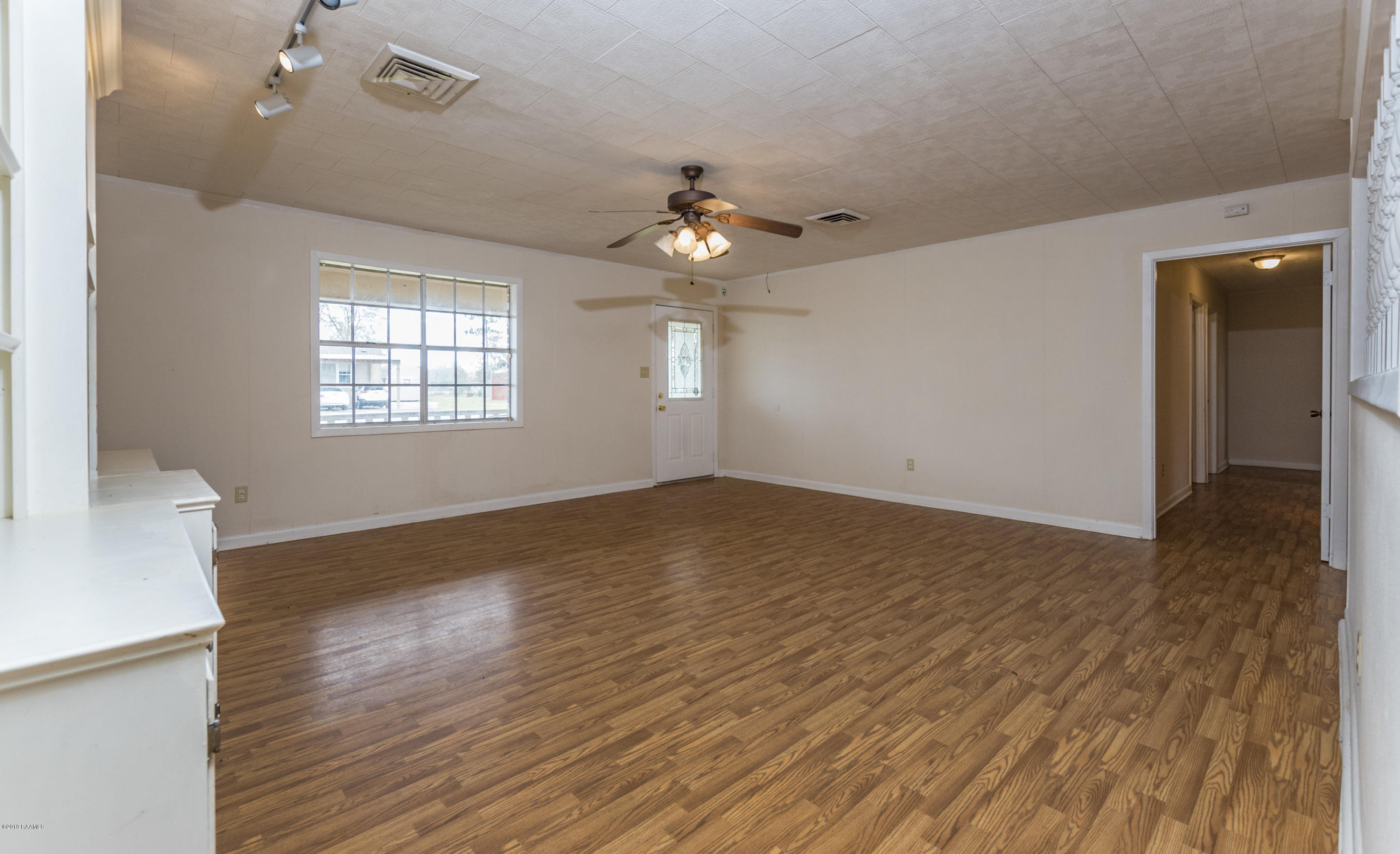 147 Lee Road Eunice, LA 70535 - Photo 25 of 32 Living Room 3