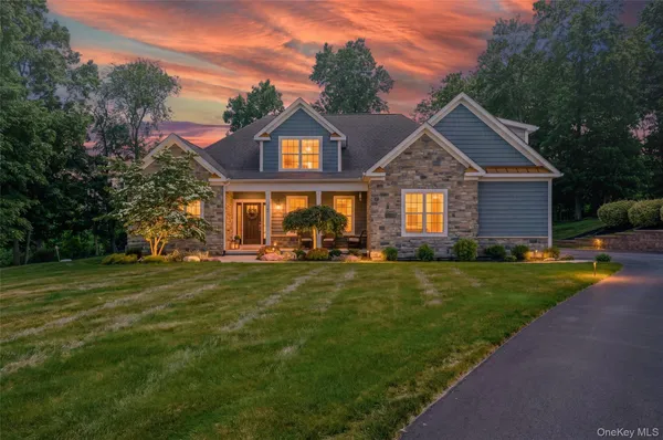 $824,999 | 35 Briarwood Lane, New Windsor, NY 12553