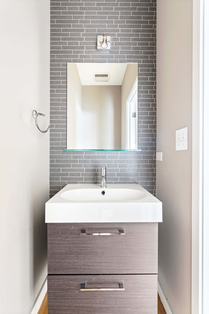 1613 South Ruble Street Chicago, IL 60616 - Photo 12 of 34