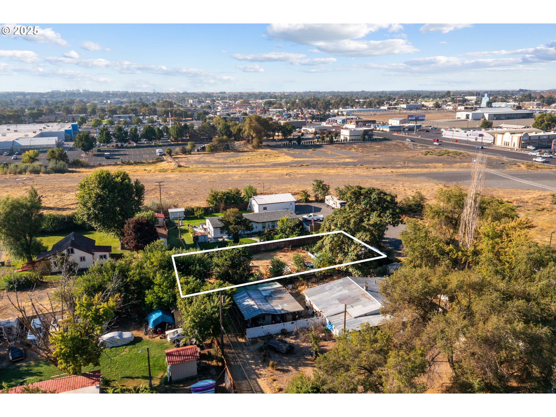 1650 Northeast North Street Hermiston, OR 97838 - Photo 8 of 8 a view of city and ocean