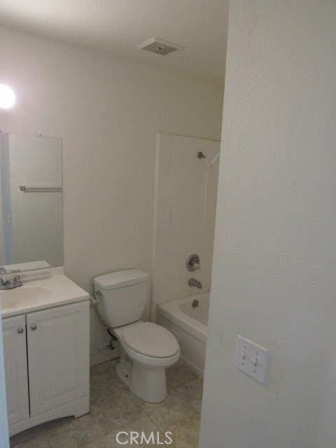 44583 La Paz Road Temecula, CA 92592 - Photo 22 of 32 bathroom #2