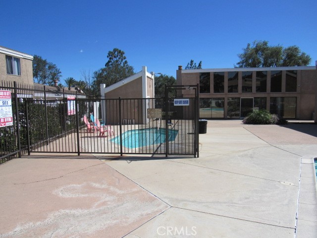 44583 La Paz Road Temecula, CA 92592 - Photo 28 of 32 spa & clubhouse