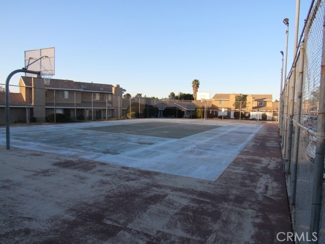 44583 La Paz Road Temecula, CA 92592 - Photo 31 of 32 basketball court