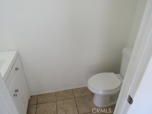 44583 La Paz Road Temecula, CA 92592 - Photo 5 of 32 downstairs half bath