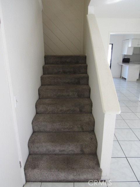 44583 La Paz Road Temecula, CA 92592 - Photo 6 of 32 staircase