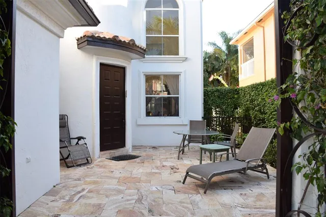 a view of a house with backyard and sitting area