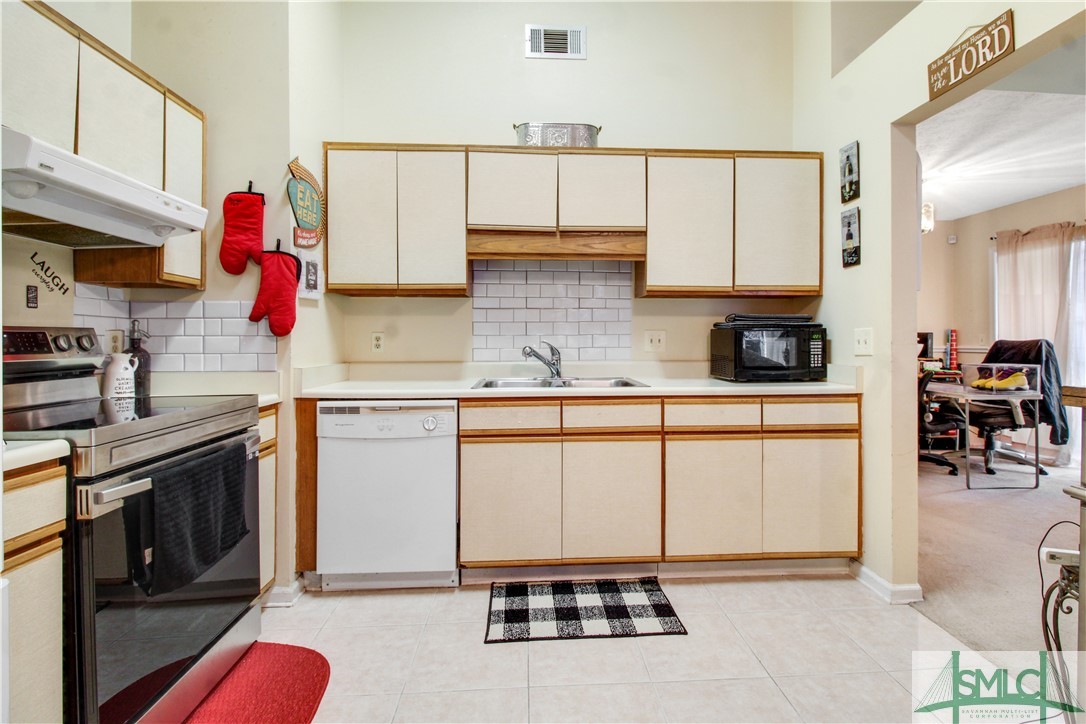 113 North Leeds Gate Road Savannah, GA 31406 - Photo 4 of 14 Kitchen