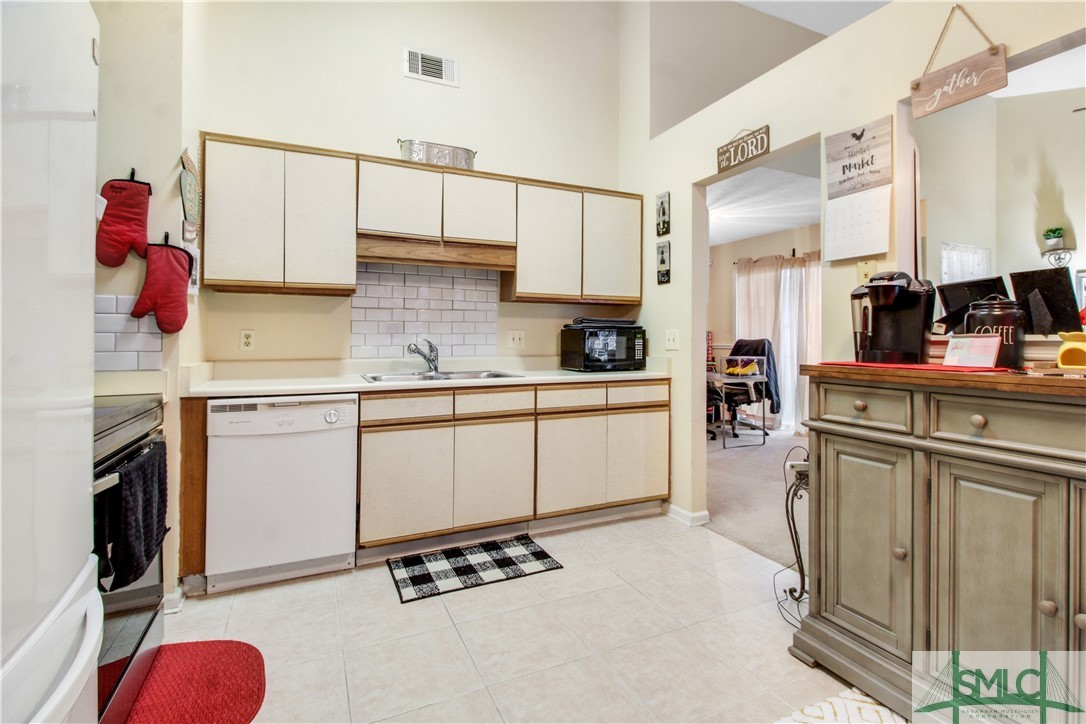 113 North Leeds Gate Road Savannah, GA 31406 - Photo 6 of 14 Kitchen