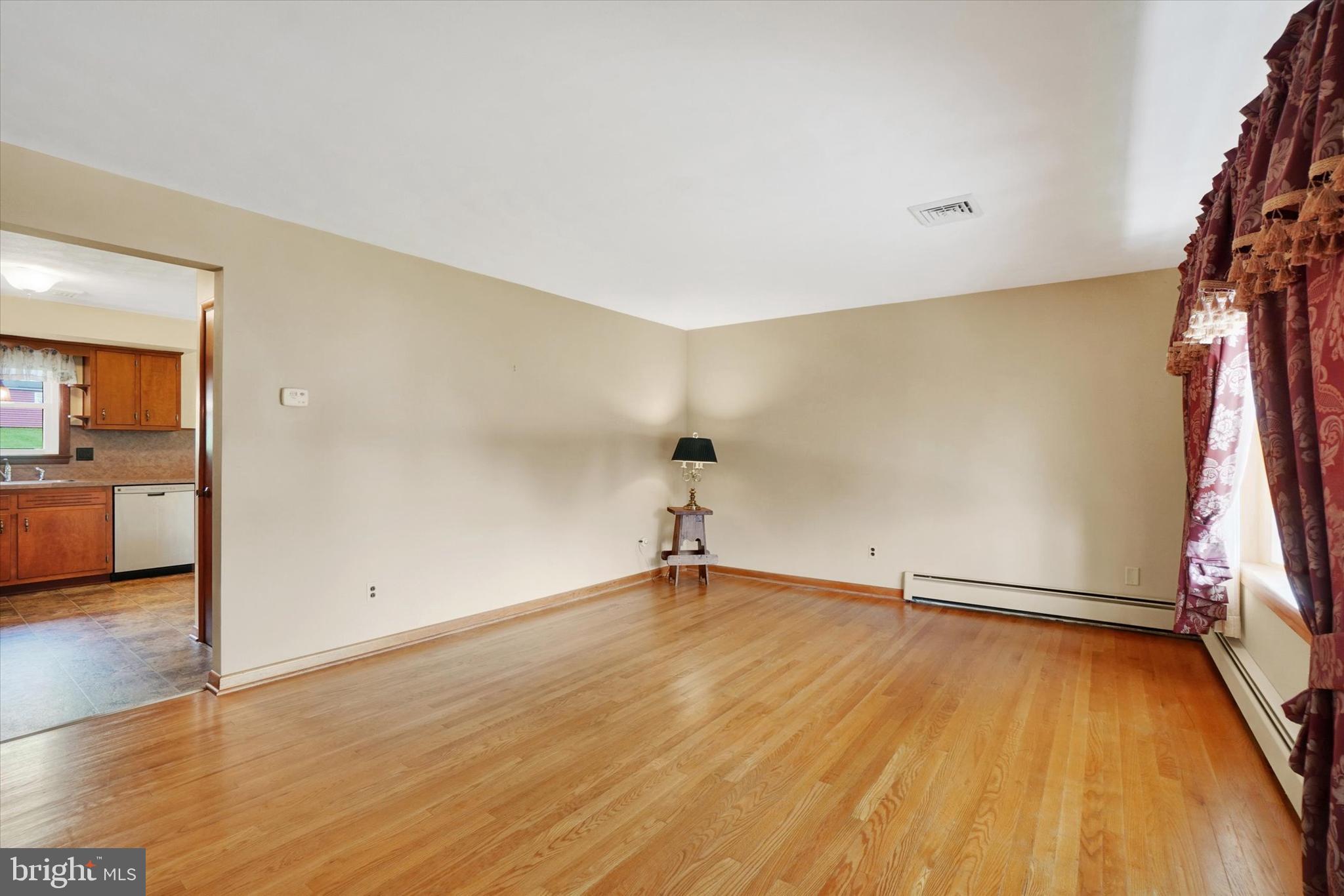 144 Ridgeview Road Seven Valleys, PA 17360 - Photo 3 of 29 Living Room