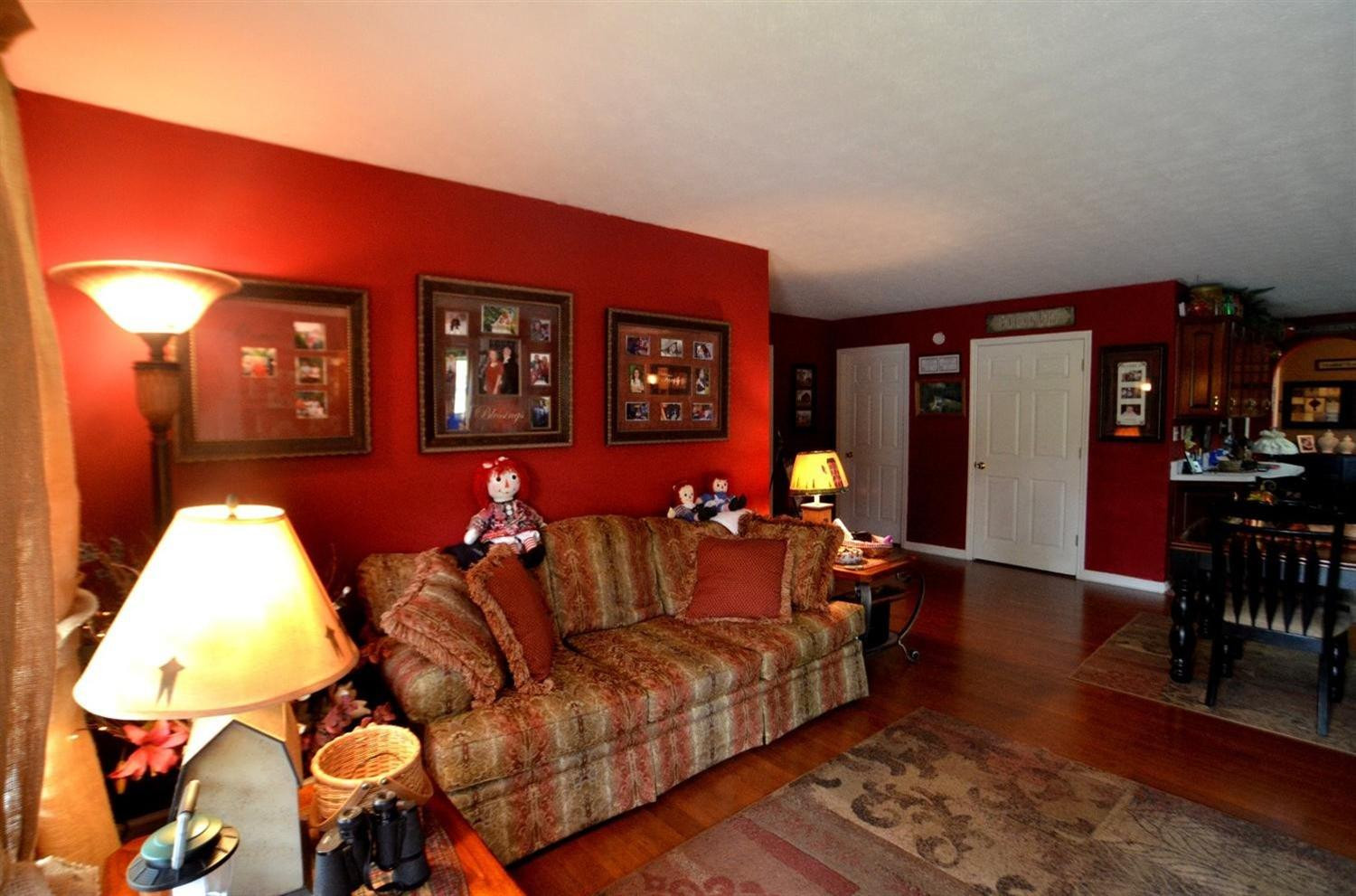 375 White Oak Road Irvine, KY 40336 - Photo 9 of 47 Inviting living room!