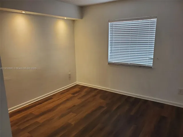 en empty room with wooden floor