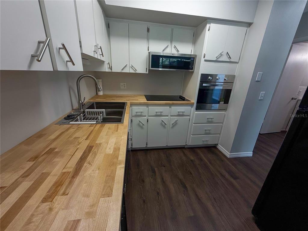 2391 Sumatran Way, Unit 63 Clearwater, FL 33763 - Photo 4 of 15 a kitchen with cabinets a sink and appliances
