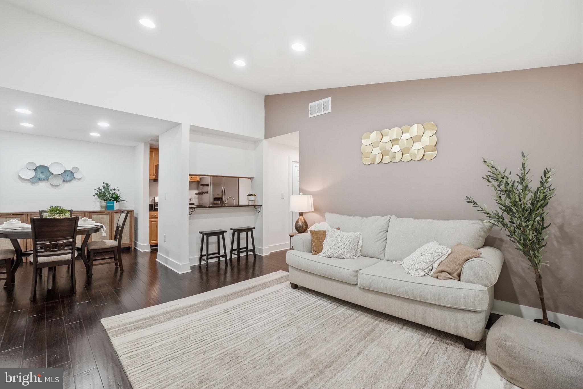 20960 Timber Ridge Terrace, Unit 303 Ashburn, VA 20147 - Photo 3 of 32 Living room