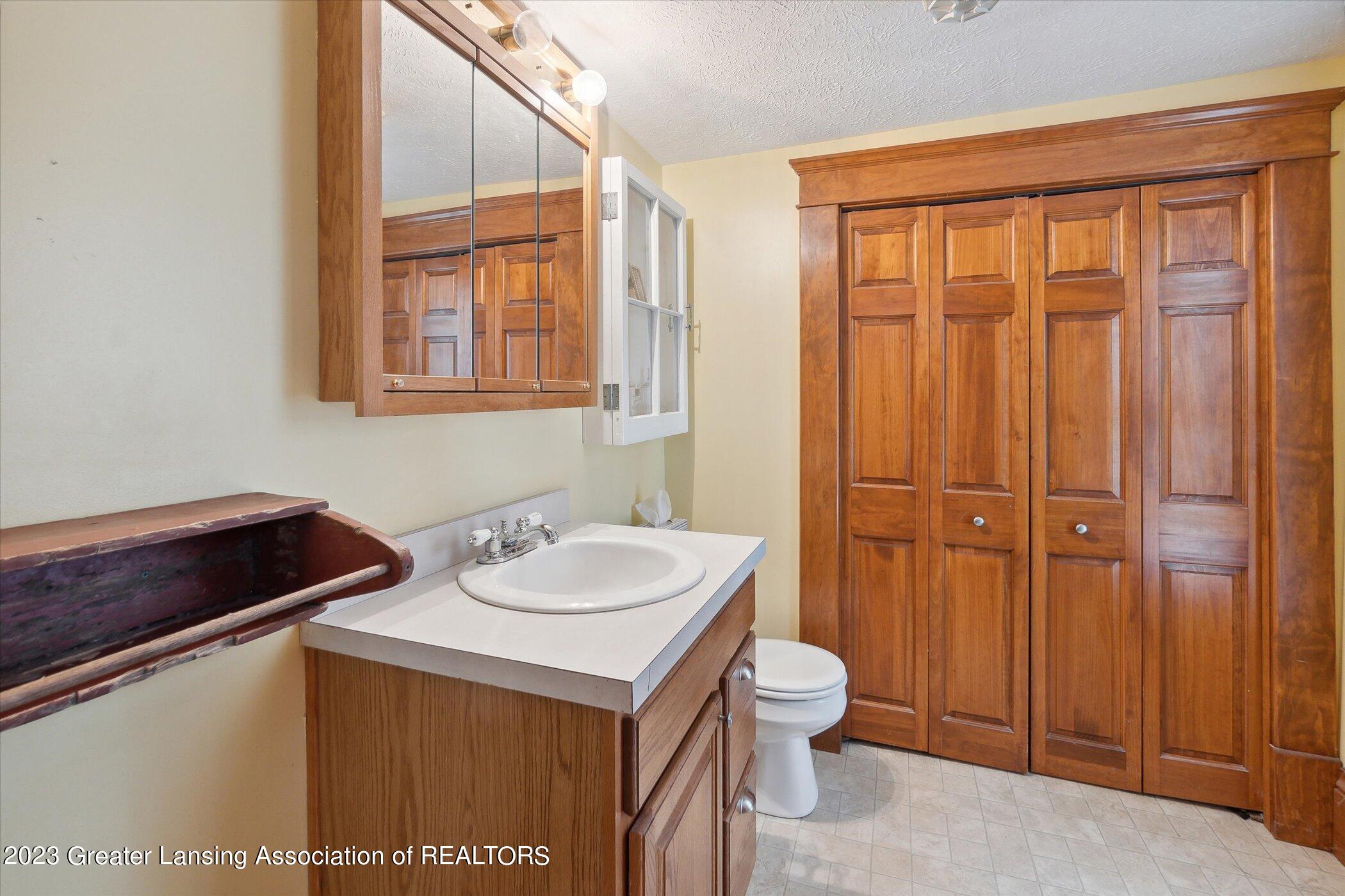 3390 East Howe Road Dewitt, MI 48820 - Photo 19 of 54 23-3390-E-Howe-Rd-DeWitt-MI-48820-Window