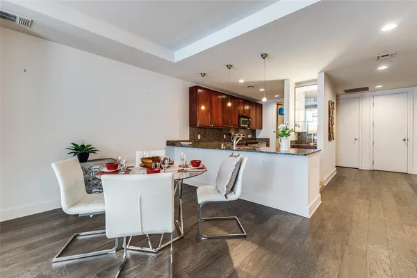 $2,600 | 1505 Elm Street, Unit 204, Dallas, TX 75201