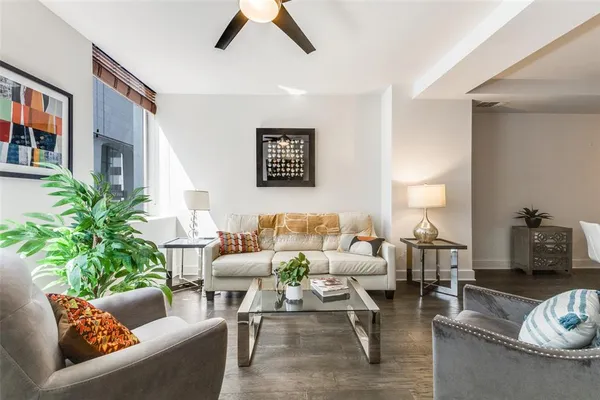 $2,600 | 1505 Elm Street, Unit 204, Dallas, TX 75201