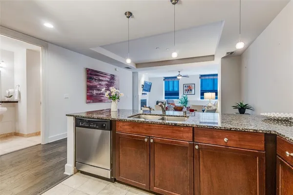 $2,600 | 1505 Elm Street, Unit 204, Dallas, TX 75201