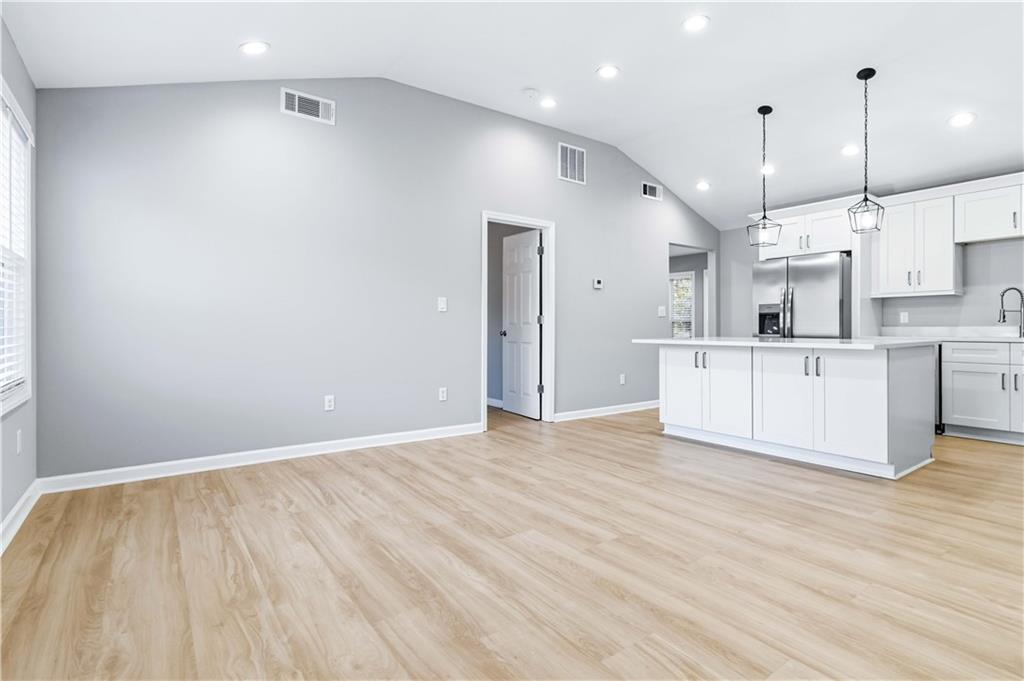 3790 Brook Way Southwest Atlanta, GA 30331 - Photo 4 of 21