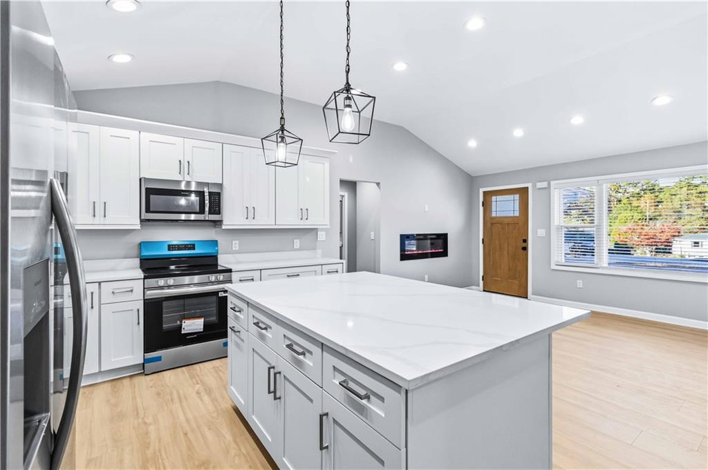 3790 Brook Way Southwest Atlanta, GA 30331 - Photo 7 of 21