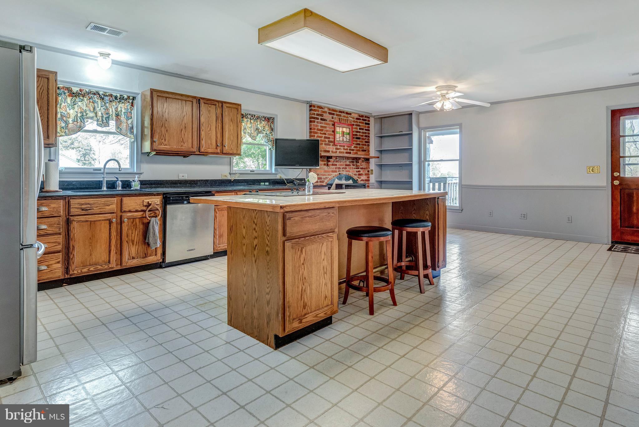 18031 Barnesville Road Barnesville, MD 20838 - Photo 14 of 30 Part of the addition, this kitchen is huge!