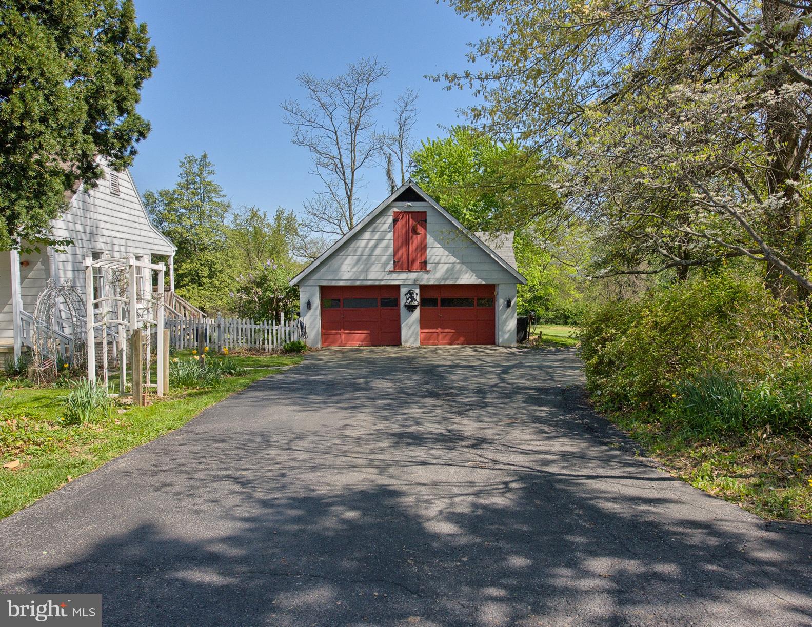 18031 Barnesville Road Barnesville, MD 20838 - Photo 7 of 30 Nice 2-car garage and adjoining shed!