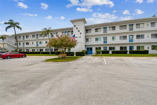 $1,750 | 8080 112th Street North, Unit 301, Seminole, FL 33772