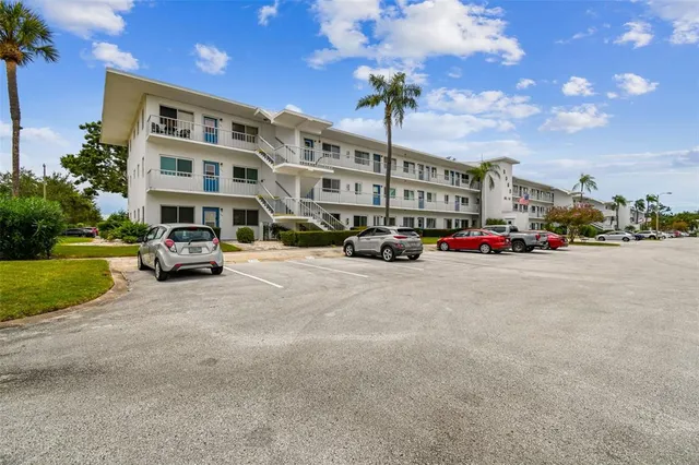 $1,750 | 8080 112th Street North, Unit 301, Seminole, FL 33772