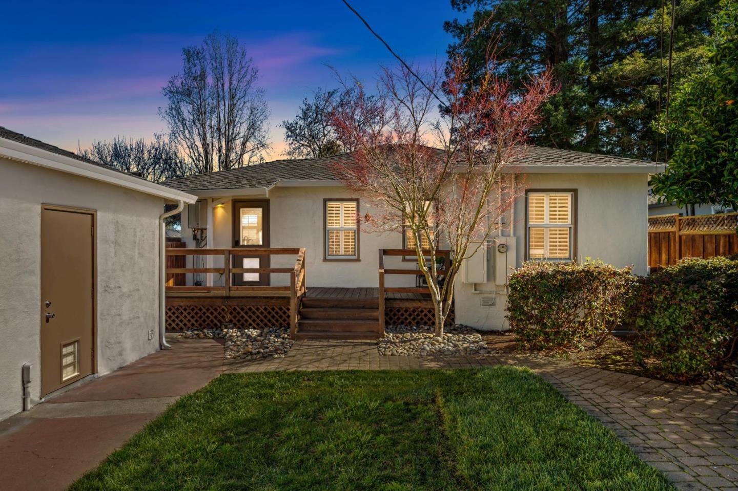 1035 Henderson Avenue Menlo Park, CA 94025 - Photo 36 of 38 a front view of a house with garden