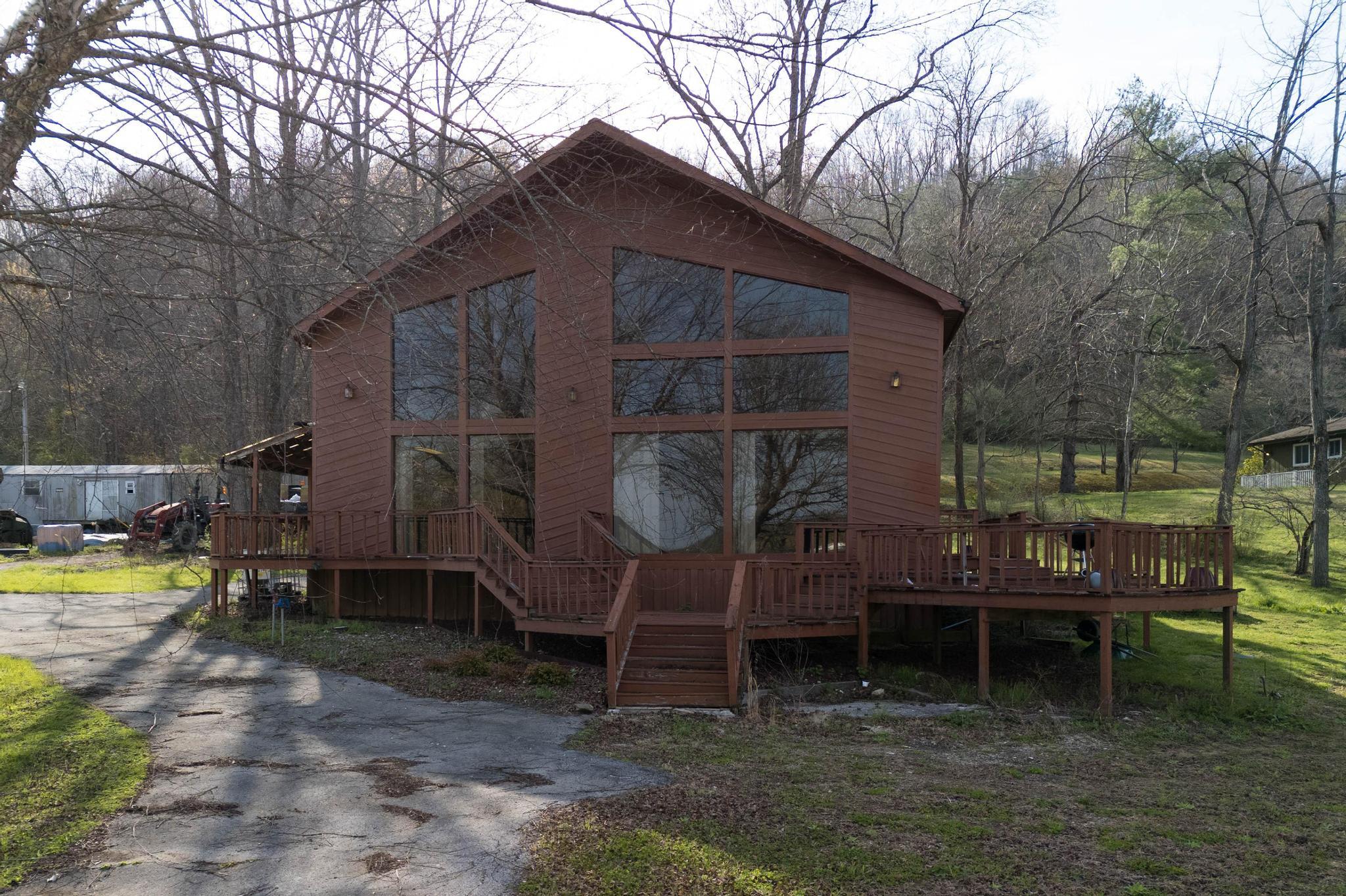 196 Twin Meadows Road Booneville, KY 41314 - Photo 3 of 49 DJI_20260325221917_0019_D