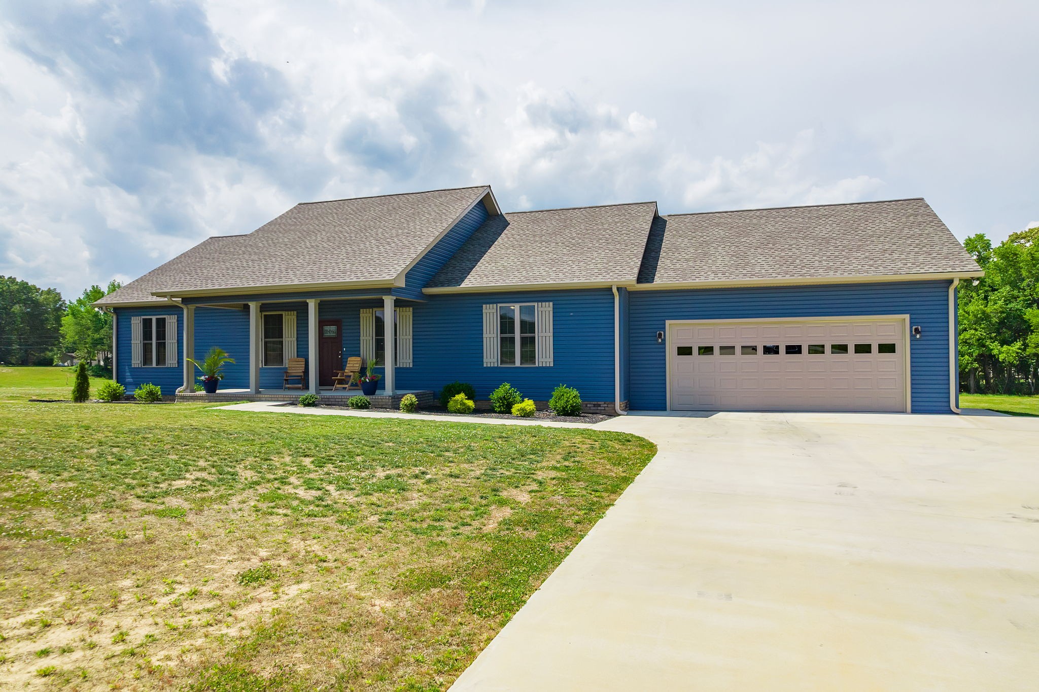 745 Alman Cemetery Road Paris, TN 38242 - Photo 1 of 31 front view of a house with a yard