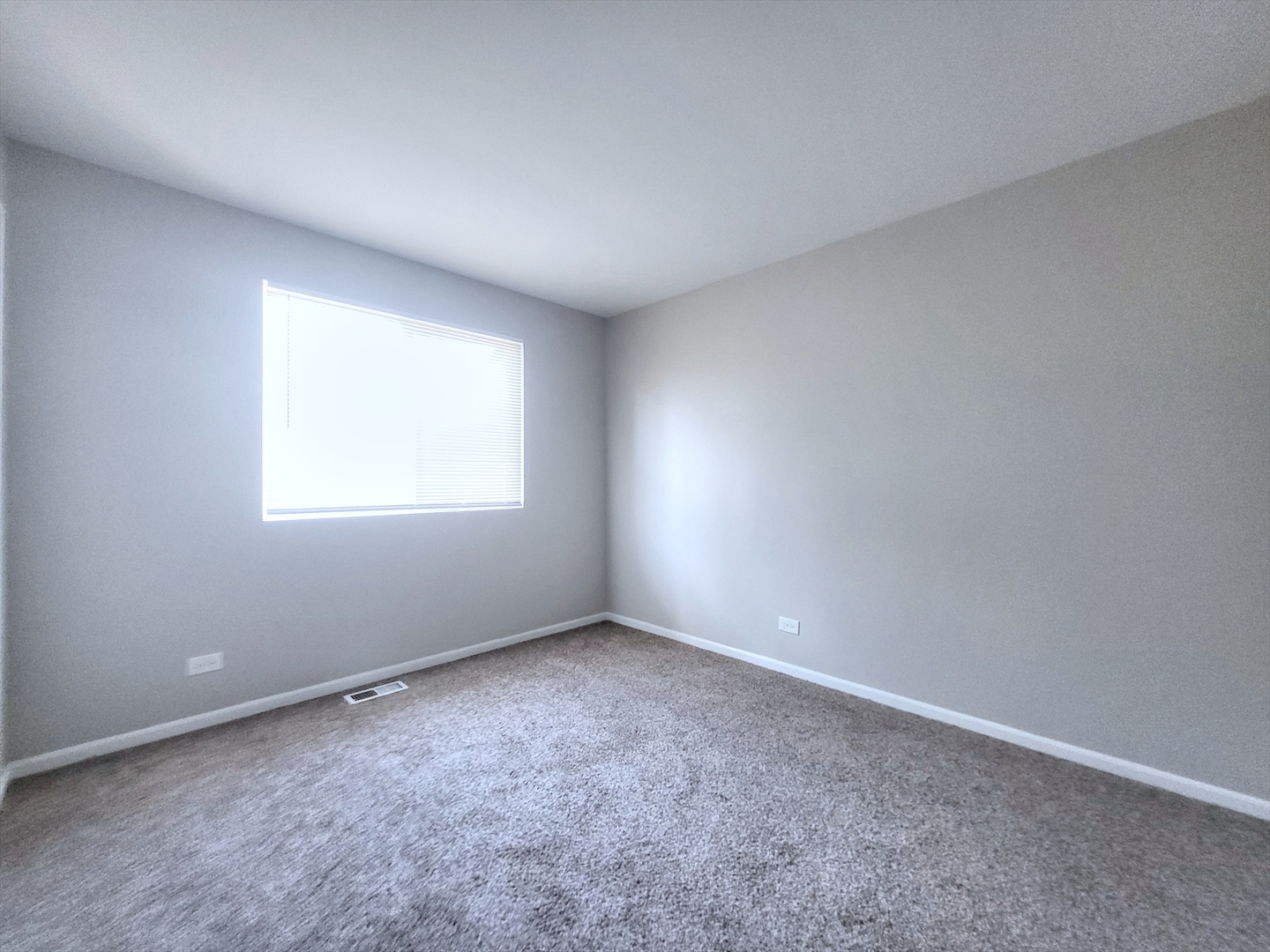 14326 Irving Avenue Dolton, IL 60419 - Photo 13 of 31 an empty room with a window