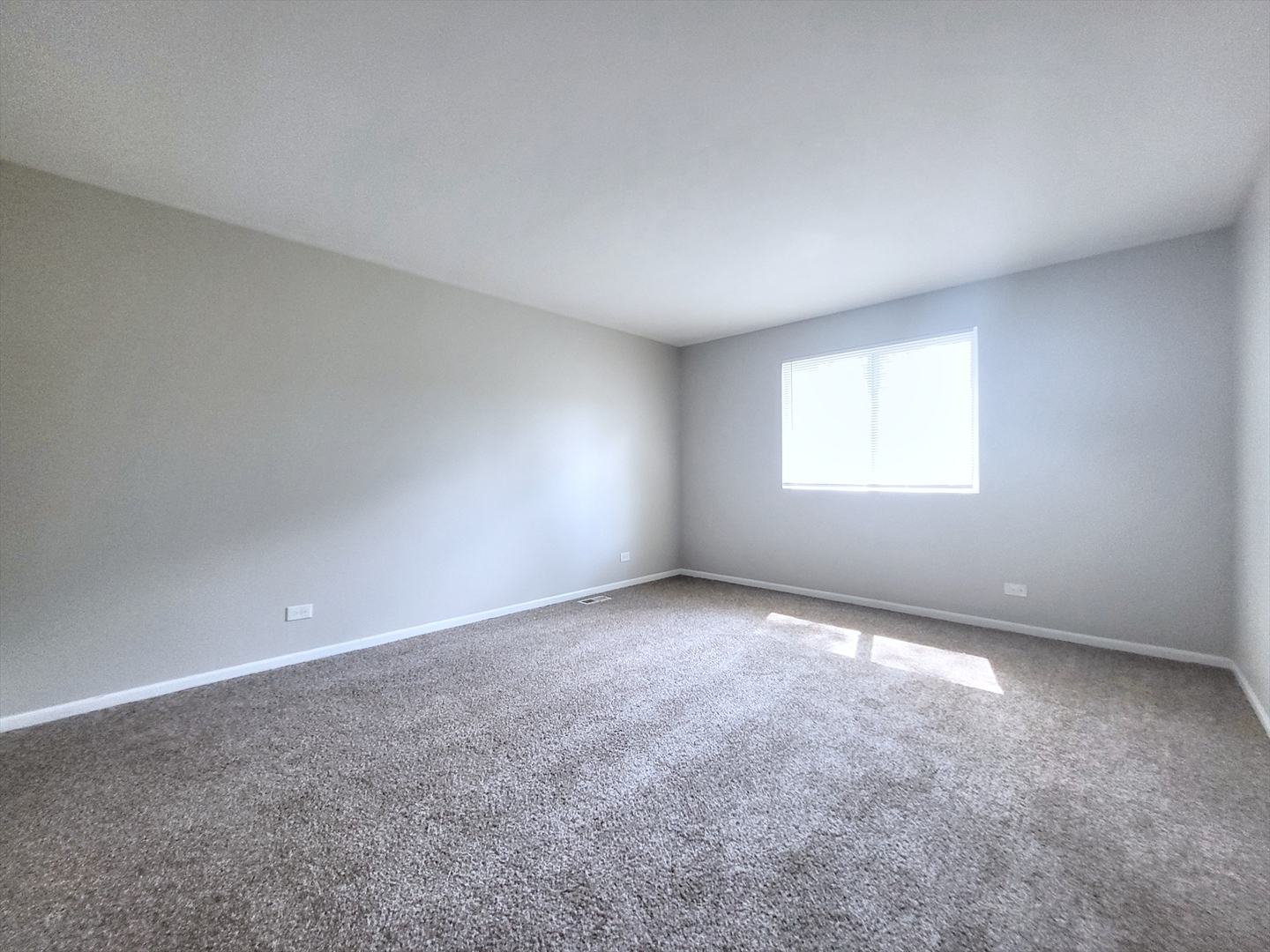 14326 Irving Avenue Dolton, IL 60419 - Photo 24 of 31 an empty room with windows