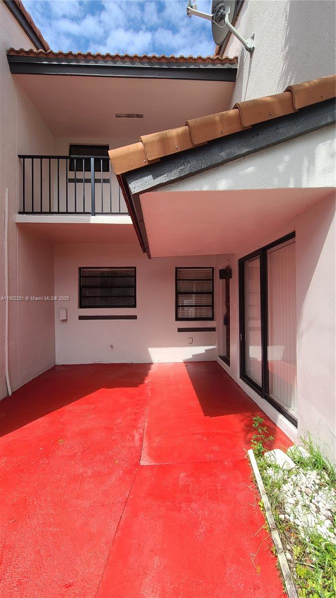 13458 Southwest 62nd Street, Unit Q105 Miami, FL 33183 - Photo 2 of 16 a backyard of a house