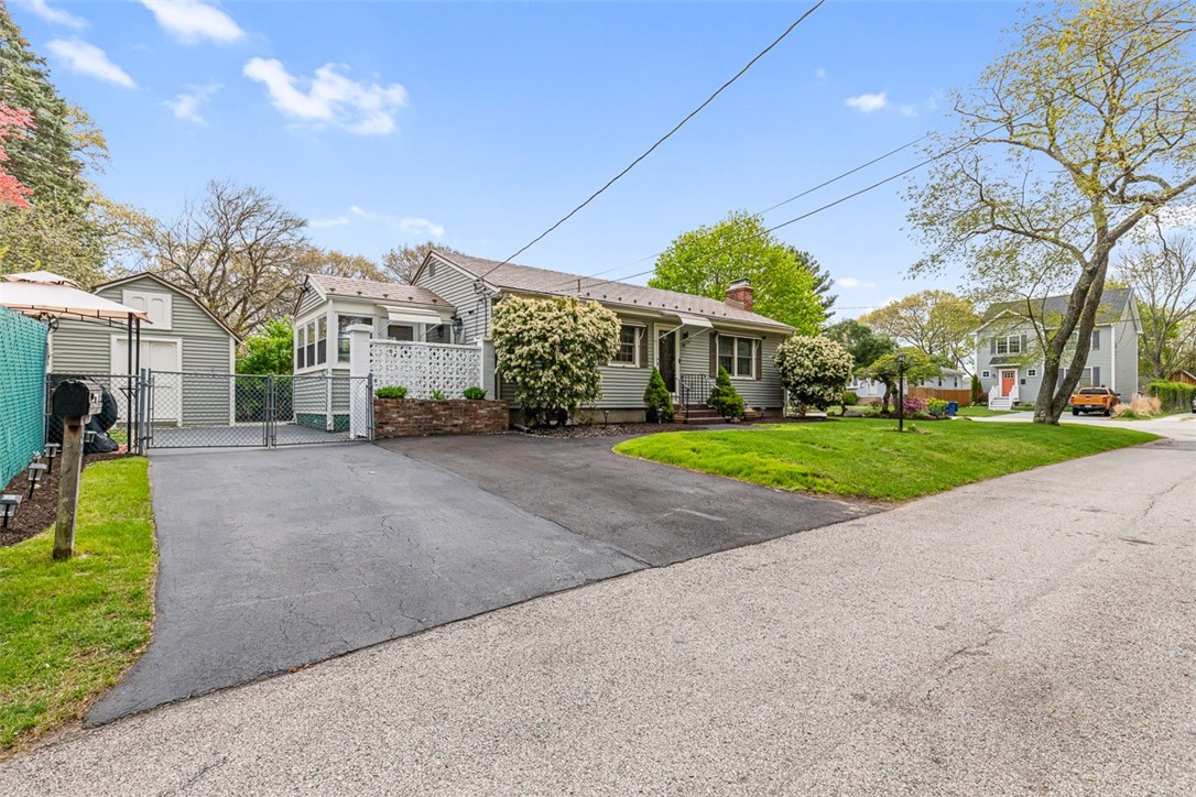 48 Barker Street Warwick, RI 02888 - Photo 3 of 41