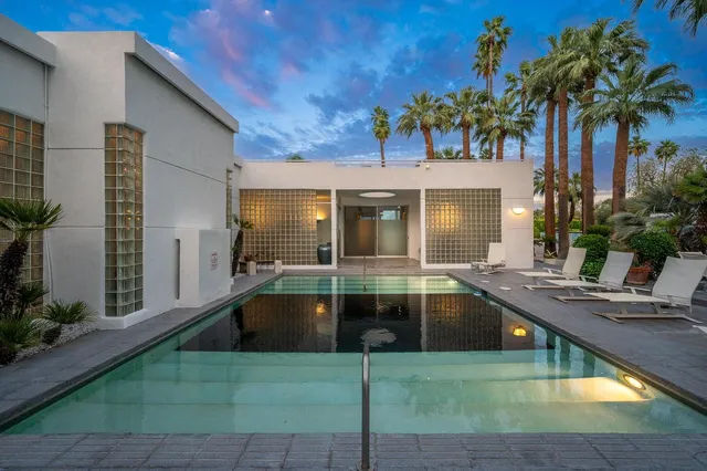 $25,000 | 520 West Vía Lola, Palm Springs, CA 92262