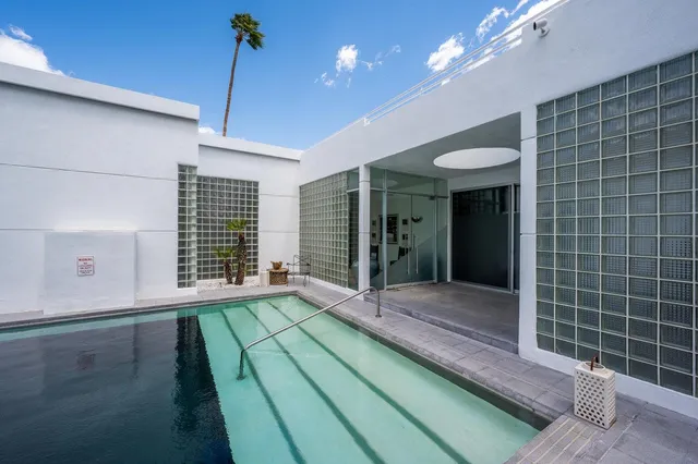 $25,000 | 520 West VÃa Lola, Palm Springs, CA 92262