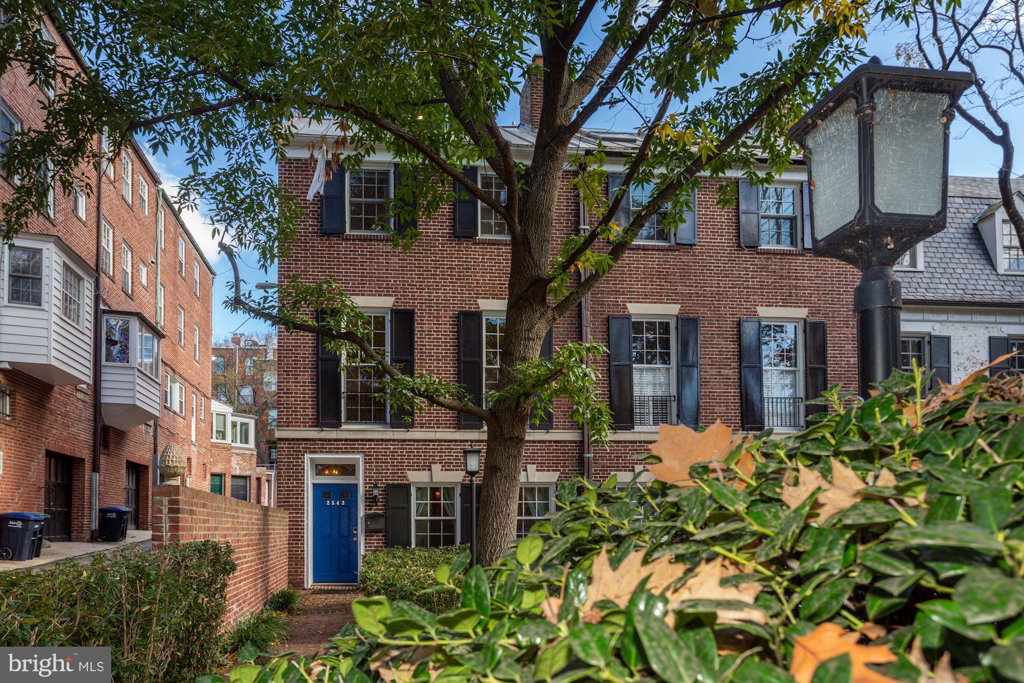 Welcome to 2543 Waterside Drive, NW