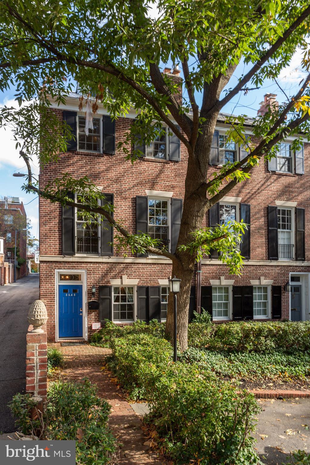 2543 Waterside Drive Northwest Washington, DC 20008 - Photo 2 of 41 Distinguished Federal Style Facade