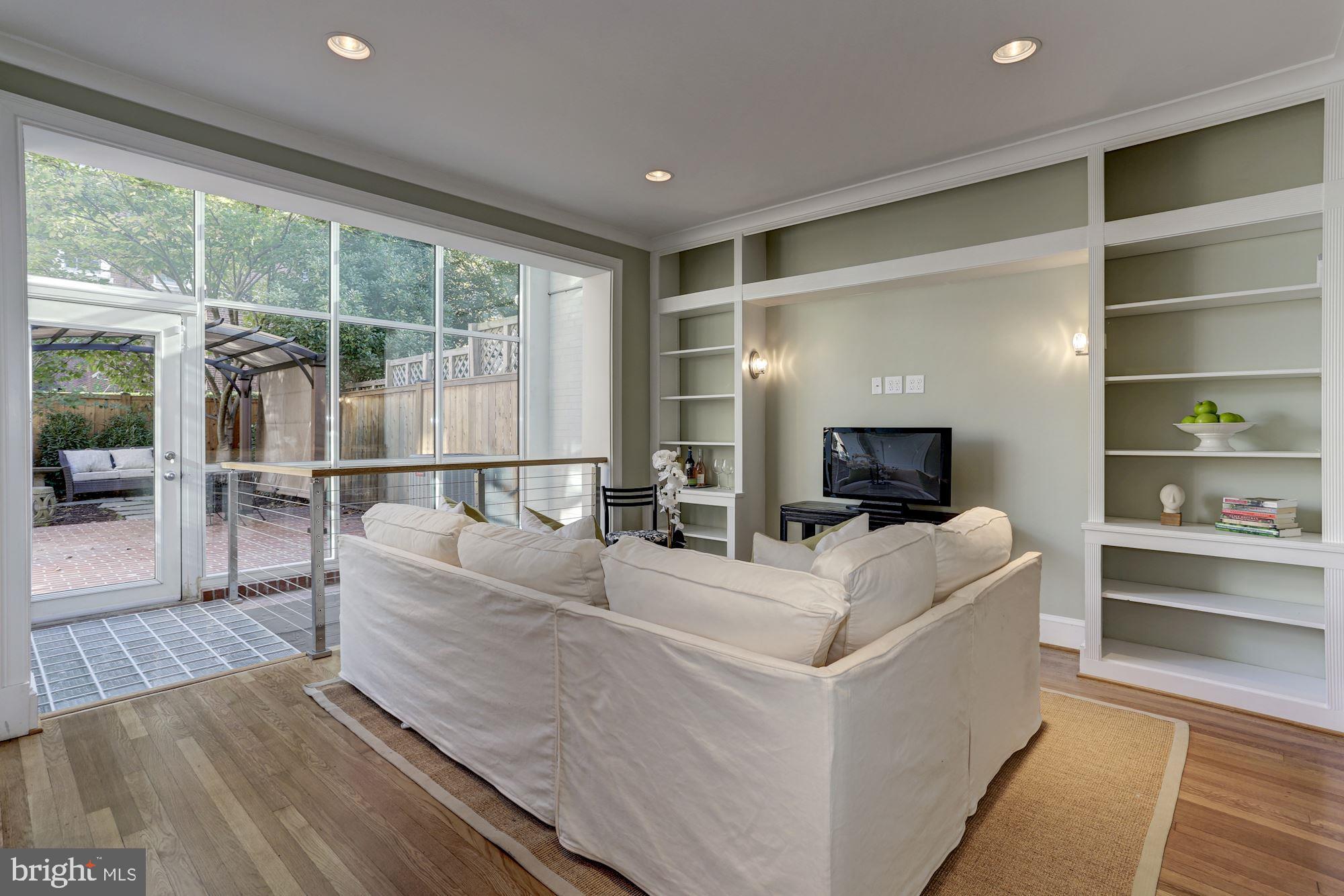 2543 Waterside Drive Northwest Washington, DC 20008 - Photo 20 of 41 Family Room