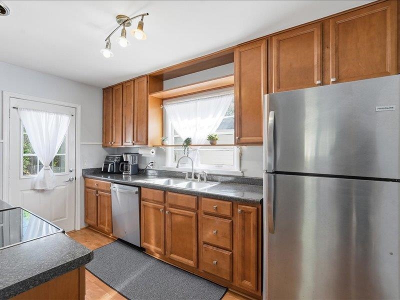 2109 Clark Street Middleton, WI 53562 - Photo 15 of 46