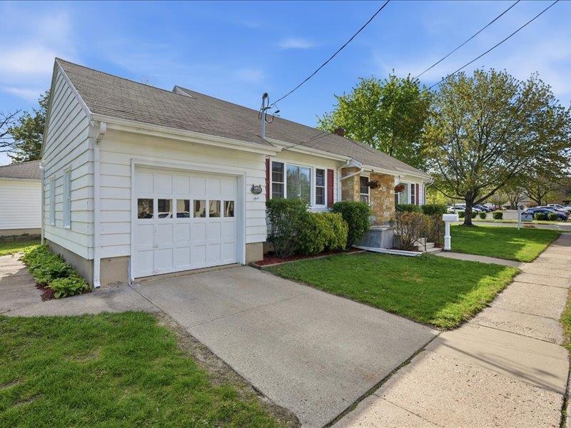 2109 Clark Street Middleton, WI 53562 - Photo 4 of 46