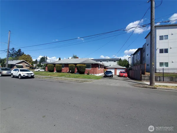 $1,070,000 | 7001-7003 South D Street, Tacoma, WA 98408
