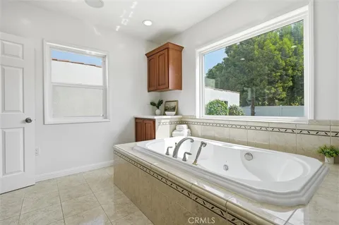 $819,000 | 11916 Oxford Avenue, Hawthorne, CA 90250