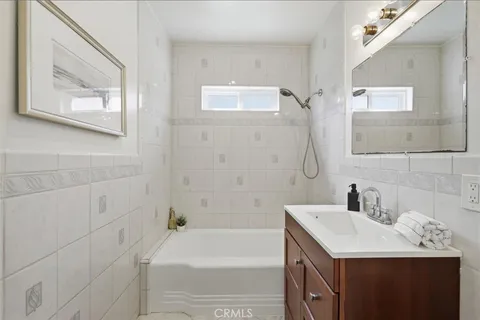 $819,000 | 11916 Oxford Avenue, Hawthorne, CA 90250