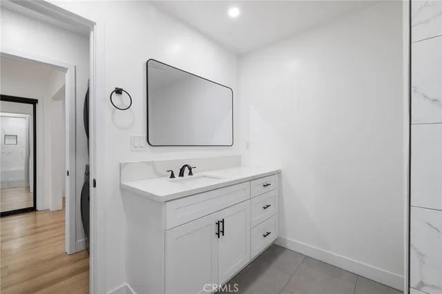 $3,250 | 17000 Burbank Boulevard, Unit 201, Encino, CA 91316