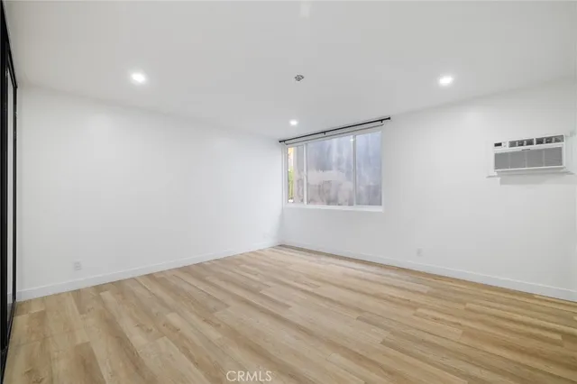 $3,250 | 17000 Burbank Boulevard, Unit 201, Encino, CA 91316