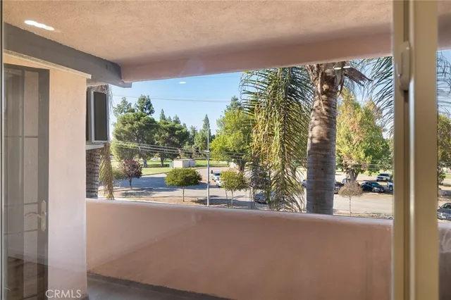 $3,250 | 17000 Burbank Boulevard, Unit 201, Encino, CA 91316